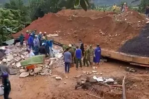 Sập nhà ở Đắk Lắk làm 2 người chết, 3 người bị thương