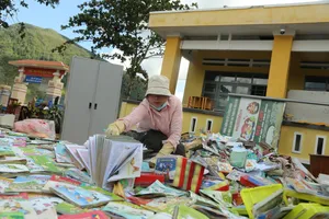 Nhiều thiết bị dạy học của trường TH Phú Mỡ (xã Phú Mỡ, tỉnh Đắk Lắk) bị hư hỏng do mưa lũ