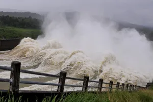 Đắk Lắk: Thủy điện Sông Ba Hạ xả điều tiết 16.100m³/s, hạ du bị ngập nặng