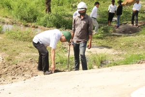 Kiểm tra công trình thủy lợi hơn trăm tỷ chưa bàn giao đã "nát"