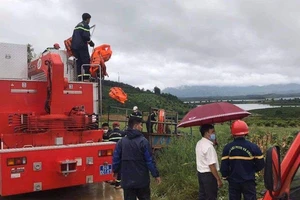 Tìm thấy thi thể 2 nạn nhân mất tích do lật thuyền ở lòng hồ thủy điện