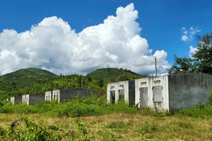 Kon Tum: Dân “chê” nhà ở khu tái định cư