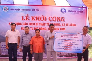 Khởi công xây dựng 2 cây cầu nghĩa tình giúp đồng bào Xơ Đăng