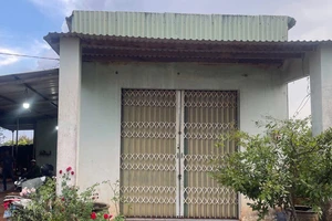 Phát hiện 3 mẹ con chết trong nhà