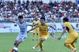 Văn Toàn chơi xuất sắc khi có một bàn thắng và một kiến tạo. Ảnh: Anh Tiến