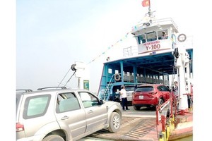 Low capacity, delayed bridges plague Mekong Delta traffic