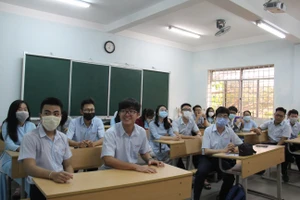 Sau 1 tuần đi học, học sinh lớp 12 tiếp tục được nghỉ đến hết 15-3