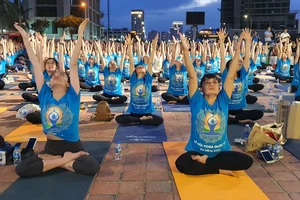 1.500 người đồng diễn Yoga