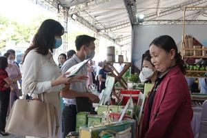 Khu gian hàng trưng bày sản phẩm của các tỉnh, thành 