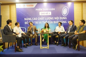 Các diễn giả trao đổi tại phiên thảo luận. Ảnh: XUÂN QUỲNH