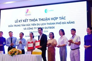 Ký kết thỏa thuận hợp tác. Ảnh: XUÂN QUỲNH