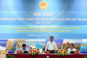 Chủ trì hội nghị. Ảnh: XUÂN QUỲNH