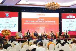 Các diễn giả thảo luận tọa đàm “Đầu tư xanh – Bền vững và Tác động xã hội”. Ảnh: XUÂN QUỲNH