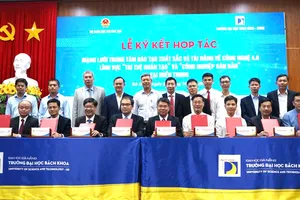 Các trường đại học tham gia ký kết hợp tác. Ảnh: XUÂN QUỲNH