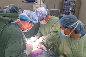 Các bác sĩ Bệnh viện Đà Nẵng phối hợp liên chuyên khoa phẫu thuật khẩn cấp cứu sống bệnh nhân