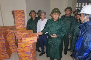 Các trường học ở Đà Nẵng mở cửa xuyên đêm đón người dân, sinh viên trú tránh bão