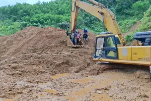 Phương tiện đặc biệt khi đến với làng Long pooc, Tak Ot (thôn Tak Lũ, xã Nam Trà My)