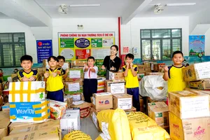 Điểm tập kết tại trường Tiểu học Lê Đình Chinh (phường Hòa Cường). Ảnh: XUÂN QUỲNH