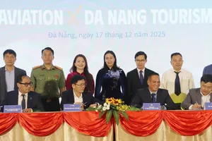 Các đơn vị ký kết biên bản hợp tác. Ảnh: XUÂN QUỲNH