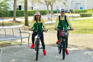 HLV Thanh Hương (trái) và cô học trò Lê Tú Chinh.