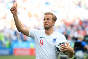 Tiền đạo Harry Kane xúc động trước lòng dũng cảm của bé Ben Williams.