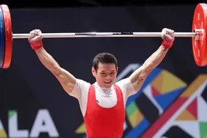 Sáng mai 20-8, lực sĩ Thạch Kim Tuấn sẽ bước vào cuộc chinh phục tấm HCV hạng cân 56kg nam. Ảnh: PHÚC NGUYỄN