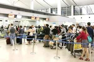 Thêm cửa khởi hành, quầy check-in phục vụ hành khách