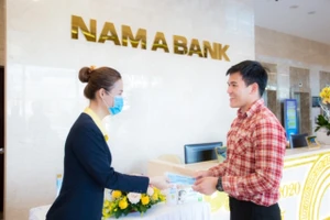 Nam A Bank trang bị khẩu trang y tế, dung dịch rửa tay sát khuẩn tại tất cả các điểm giao dịch trên toàn quốc