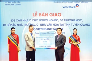 Không chỉ hoàn thành xuất sắc nhiệm vụ chính trị và công tác xây dựng Đảng, VietinBank còn tiên phong trong việc thực hiện có hiệu quả công tác an sinh xã hội