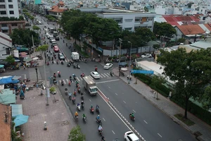 Đường Hoàng Diệu (quận 4), một trong 68 tuyến đường có chuyển biến tốt, vỉa hè thông thoáng. Ảnh: CAO THĂNG