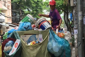 Phí thu gom rác tăng cao