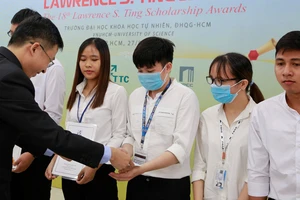 Học bổng Lawrence S. Ting 2020 trao 2,8 tỷ đồng cho sinh viên vượt khó học giỏi