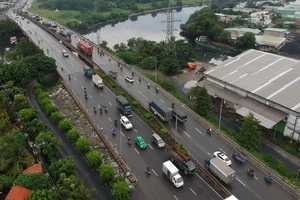 Khu vực cầu Bình Điền không còn là điểm nóng ùn tắc giao thông. Ảnh: CAO THĂNG