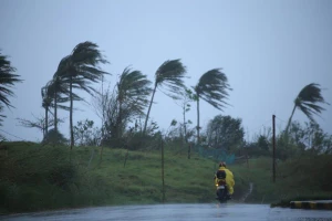 Philippines sơ tán hàng ngàn người do bão Vamco