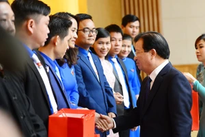 56 thanh niên nông thôn nhận giải Lương Định Của năm 2020