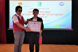 Đào Văn Thơm đoạt giải nhì Hội thi Tin học dành cho người khiếm thị toàn quốc lần 2 năm 2020