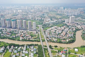 Một góc khu đô thị TPHCM hôm nay. Ảnh: VIỆT DŨNG