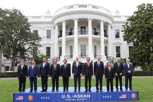 Tổng thống Hoa Kỳ và các lãnh đạo ASEAN. Ảnh: TTXVN