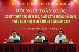 Các đồng chí chủ trì hội nghị