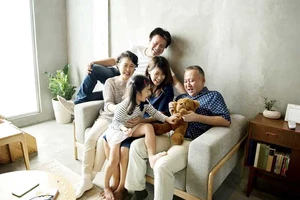 Đối xử hài hòa với hai bên nội - ngoại giúp gia đình luôn vui vẻ. Ảnh: Rawpixel