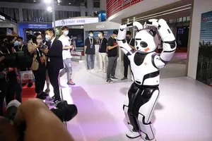 Một sản phẩm robot tại Hội nghị Robot thế giới 2021