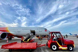 CEO và 1 số lãnh đạo Vietjet chuyển lương cho hoạt động cộng đồng, từ thiện