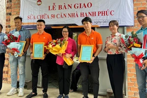 Bàn giao nhà tình nghĩa cho các hộ chính sách, hộ nghèo tại TPHCM