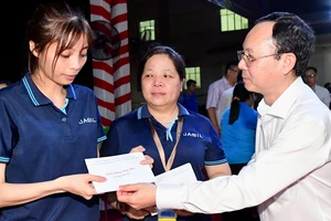 TPHCM họp mặt 1.000 lao động tiêu biểu có hoàn cảnh khó khăn