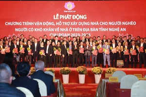Nhiều cá nhân, tổ chức ủng hộ xây nhà cho người nghèo Nghệ An