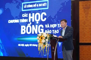 GS. Vũ Hà Văn (Giám đốc Khoa học Quỹ VinIF) mong muốn học bổng dành cho sinh viên sẽ thúc đẩy hợp tác giữa các cơ sở đào tạo và doanh nghiệp, góp phần xây dựng nguồn nhân lực quan trọng cho đất nước