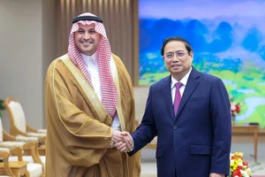 Thủ tướng Phạm Minh Chính tiếp ông Mohammed Ismaeil A.Dahlwy, Đại sứ Saudi Arabia tại Việt Nam, chiều 29-3. Ảnh: VIẾT CHUNG