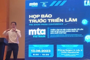 Đại diện Ban tổ chức chia sẻ thông tin tại buổi họp báo