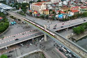 Tàu điện Metro Nhổn-Ga Hà Nội. Ảnh: TTXVN