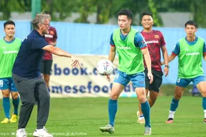 HLV Philippe Troussier sẵn sàng đương đầu thử thách. Ảnh: P.MINH